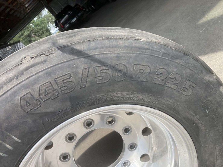 (1)-michelin-x-one-xdn2-445/50r22.5-super-single-tire-on-10-bolt-alum-rim-image-2