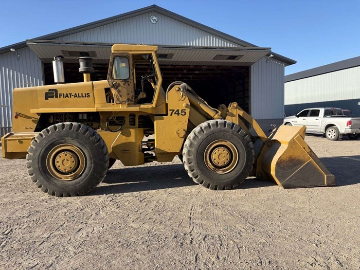allis-chalmers-745-wheel-loader,-23.5-25-tires,-20-ply-fronts,-16-ply-rears,-115”-material-bucket,-w-image-2