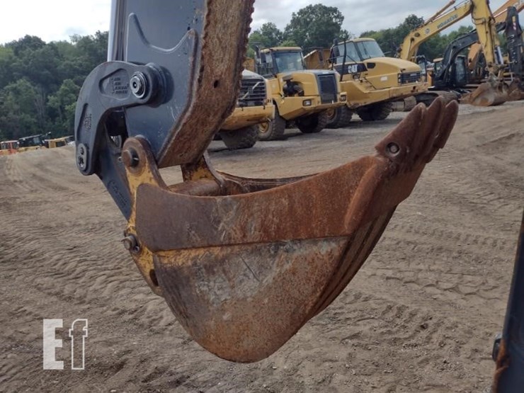 2020-deere-410l-image-33