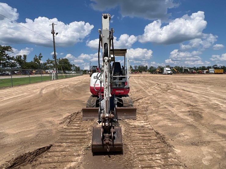 2017-takeuchi-tb240-image-7