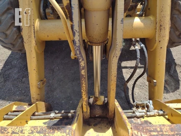 2004-caterpillar-420d-image-19