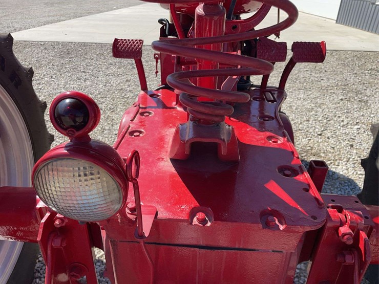1950-ih-farmall-m-image-18