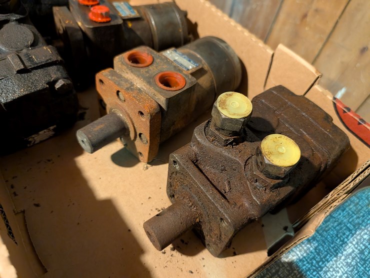 #3041-•-hydraulic-pumps-image-2