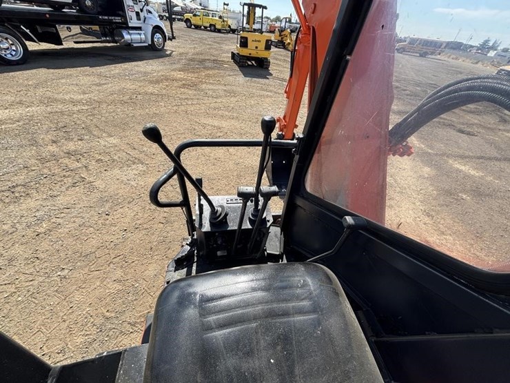 kubota-sr25-hydraulic-excavator-image-24