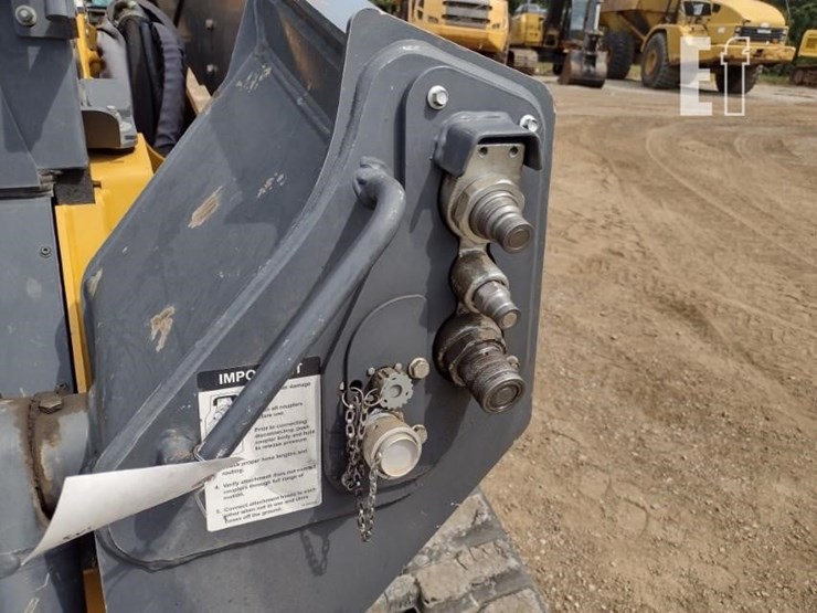 2023-deere-331g-image-15