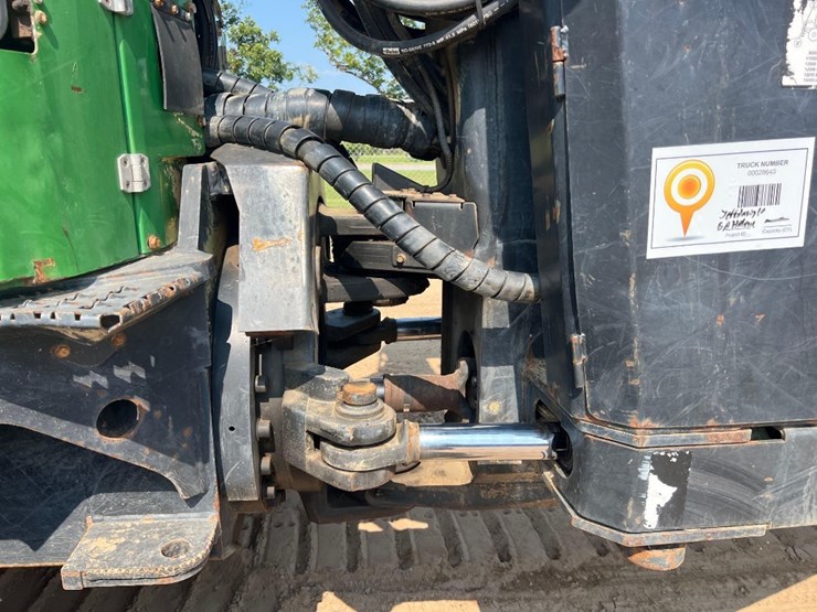 2010-deere-1110e-image-9