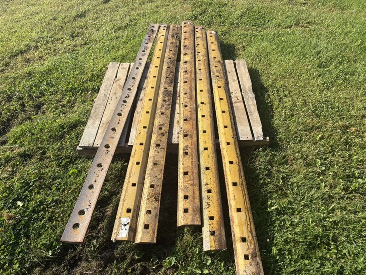 (6)-8’-used-grader-blades,-off-of-cat,-(b)-image-1
