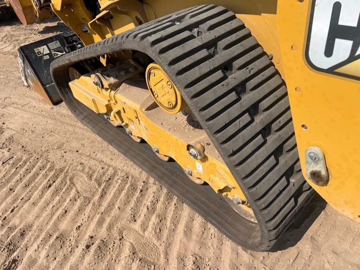 2024-caterpillar-255-skid-steer-image-23