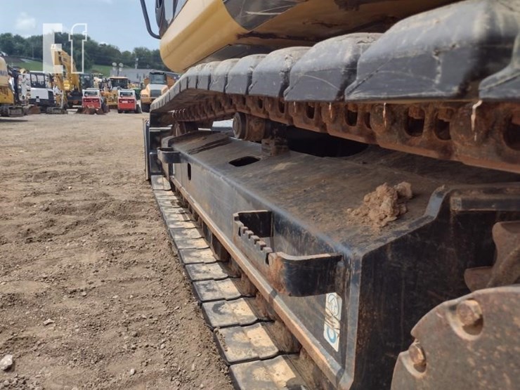 2019-deere-135g-image-29