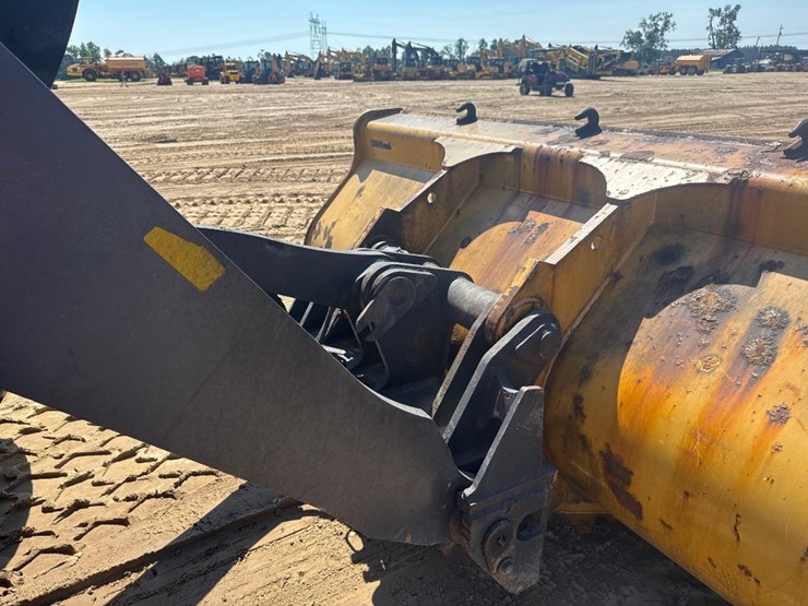 2016-deere-624k-image-19