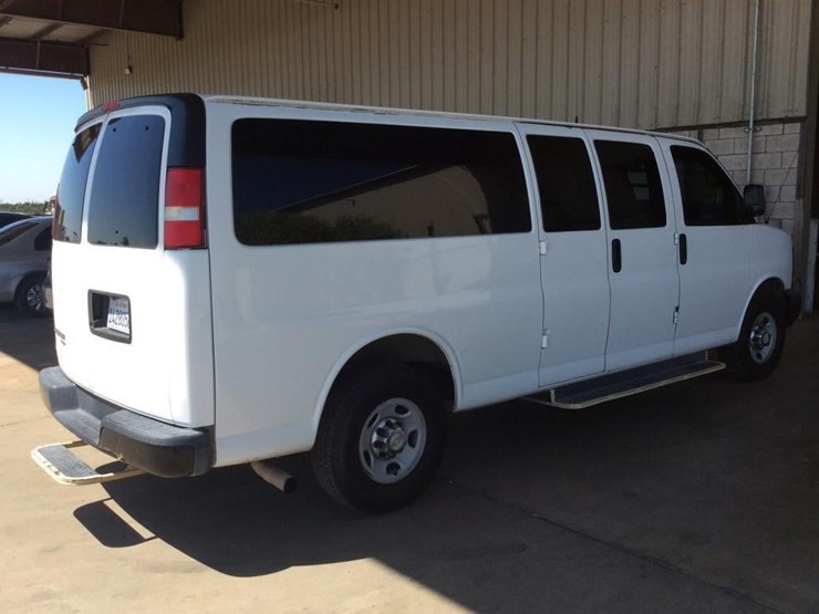 2013-chevrolet-3500-image-5