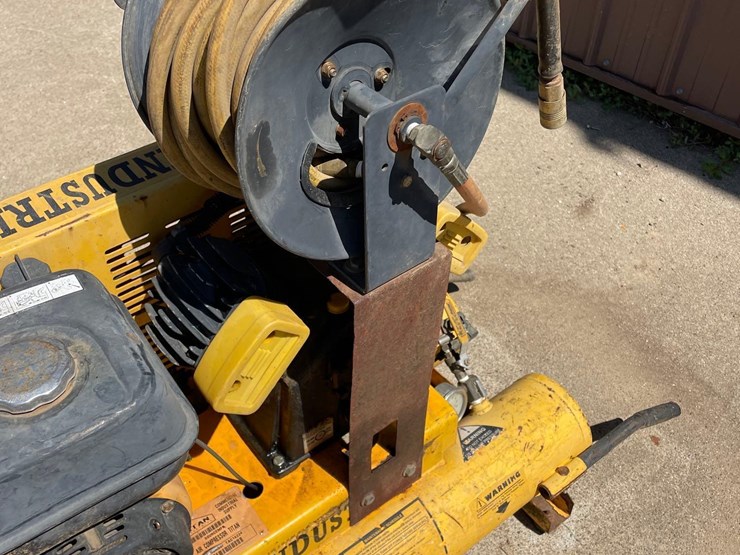 titan-industrial-tac-2t-air-compressor-image-5