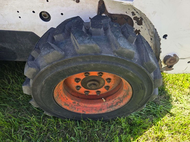 2010-bobcat-s185-image-31