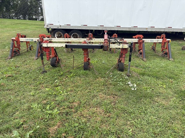 harriston-5000-12r22”-bean-knife,-with-front-tractor-dividers-image-2