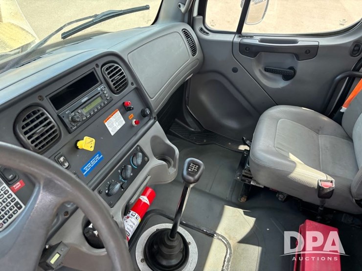 2006-freightliner-business-class-(dr12083)-image-58