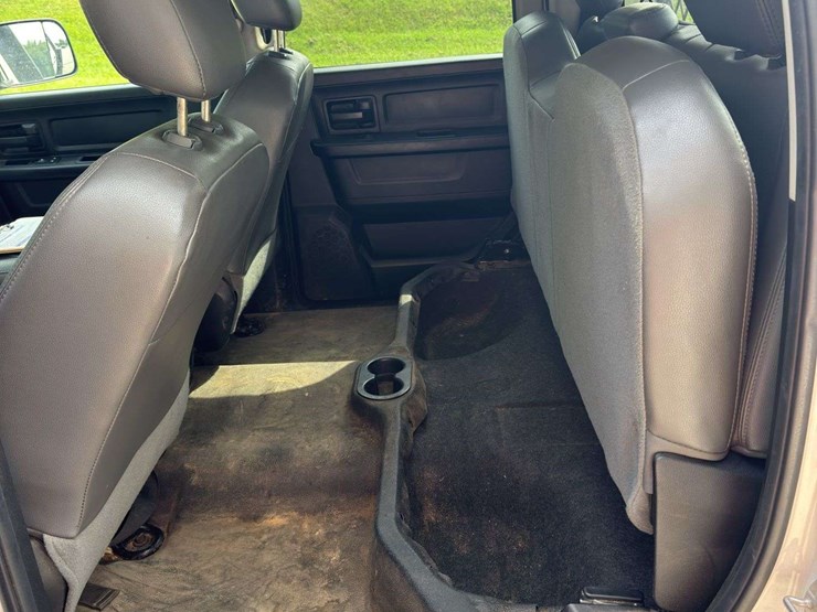 2017-dodge-ram-3500-image-21