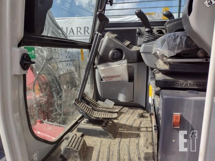 2023-takeuchi-tb280fr-image-12