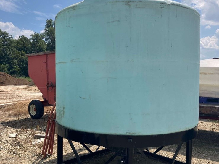 2500-gallon-cone-bottom-tank-image-3