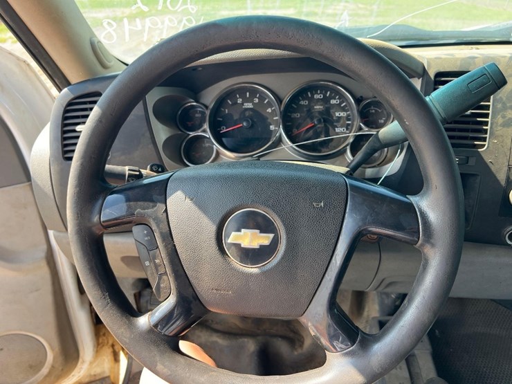 2012-chevrolet-3500hd-image-31