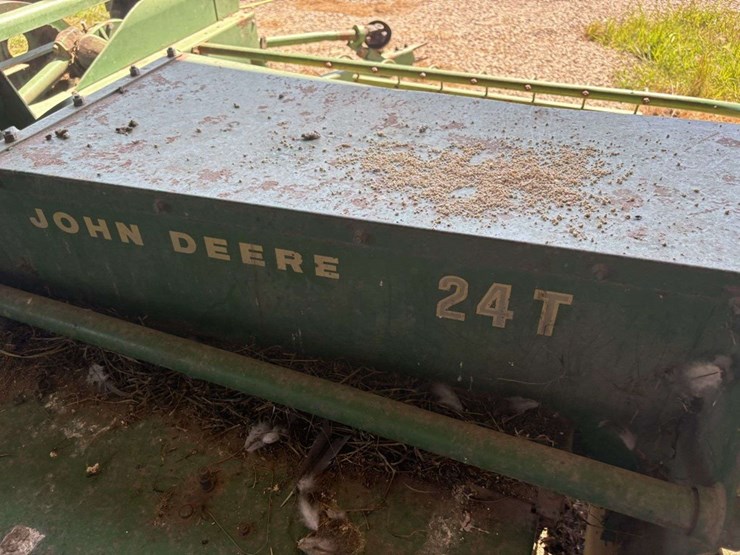 john-deere-24t-image-10