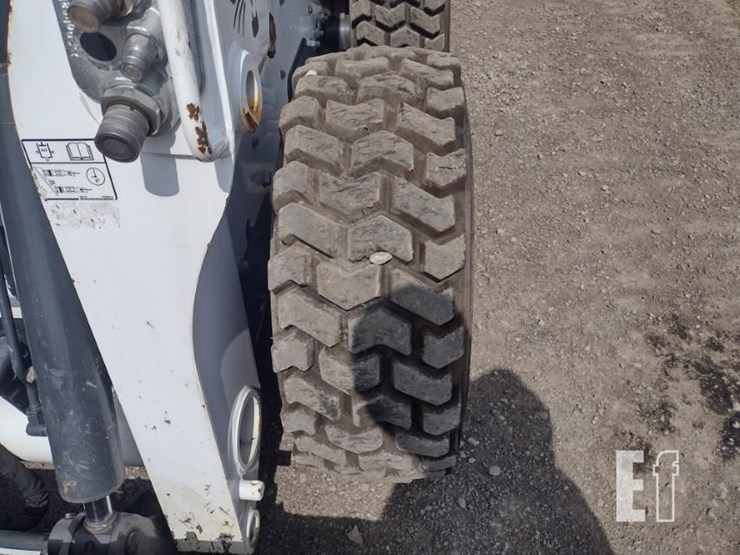 2022-bobcat-s740-image-21