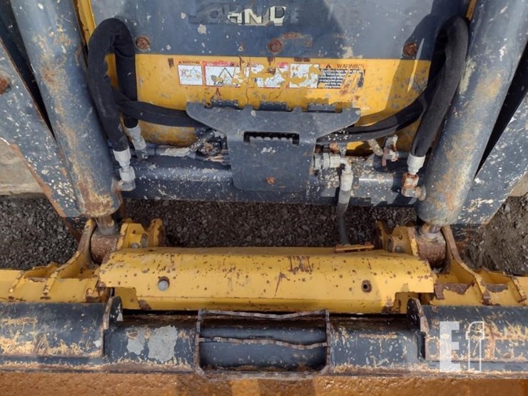 2022-deere-317g-image-14