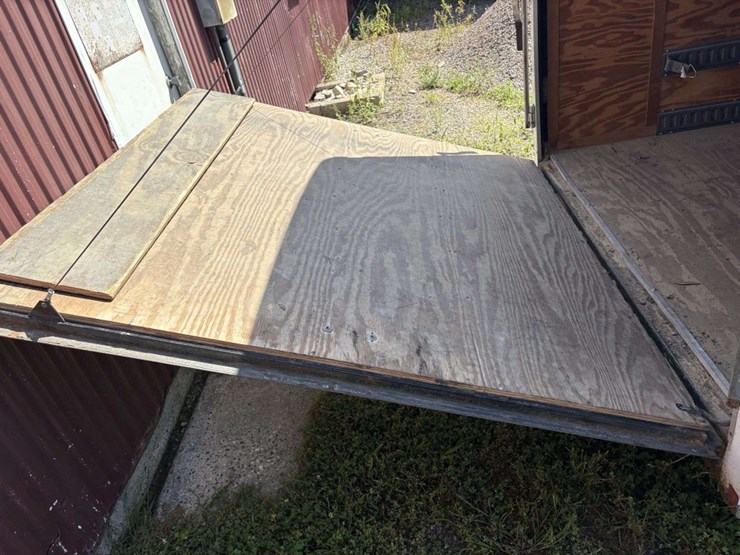 2004-forest-river-cargomate-enclosed-cargo-trailer,-7’x18’,-tandem-axle-with-(2)-3500#-axles,-st205/-image-21