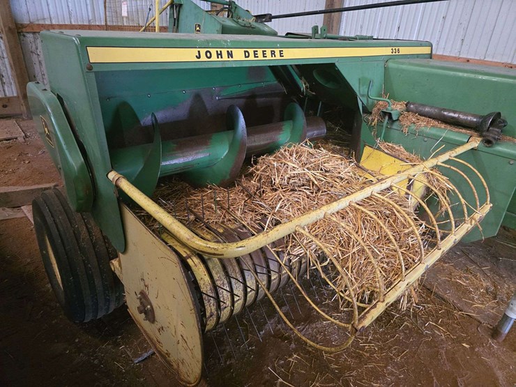 john-deere-336-image-8