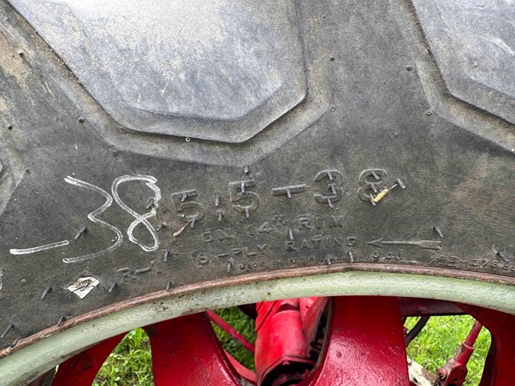 ih-460-tractor-image-13