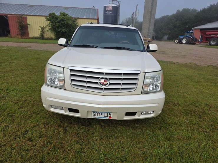 2003-cadillac-escalade-image-4