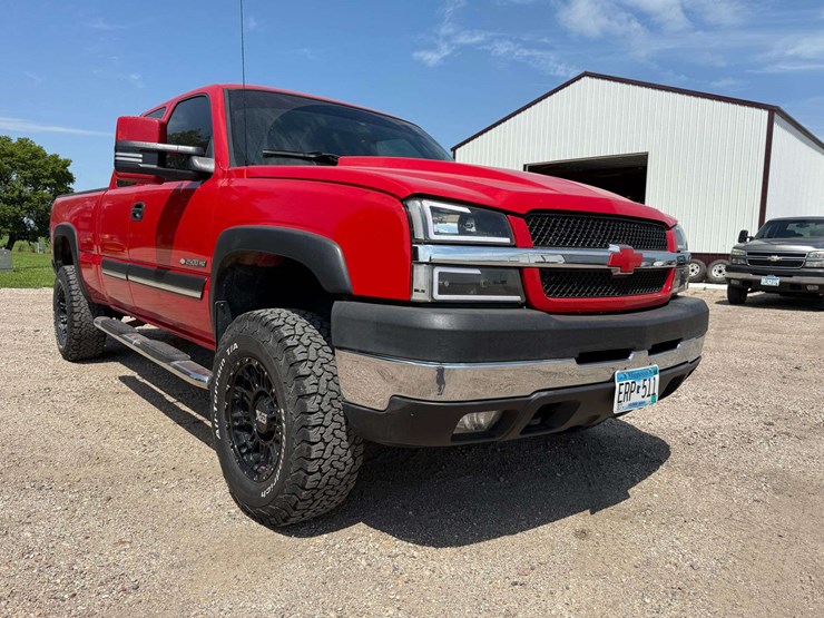 2004-chevrolet-2500hd-image-11