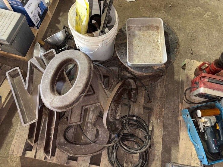 pallet-of:-steel-cable,-lights,-plastic-letters,-welder-cable,-buying-all-for-one-money-image-1