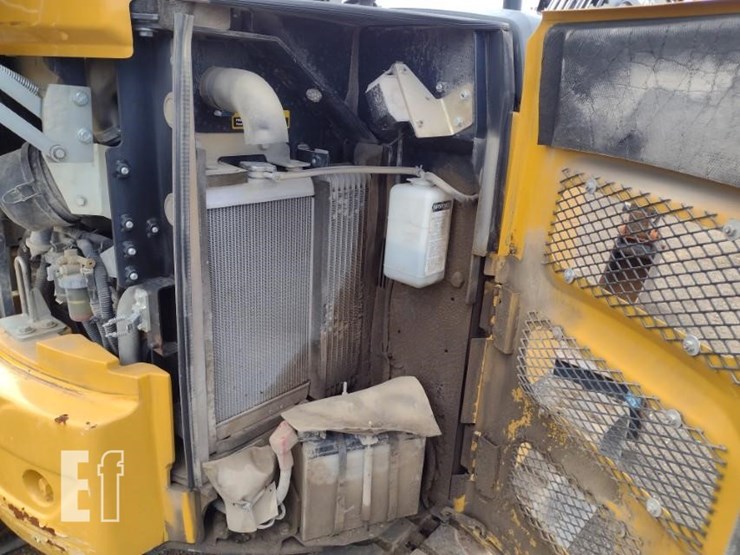 2021-deere-26g-image-27