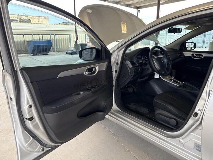 2014-nissan-sentra-sdn-image-21