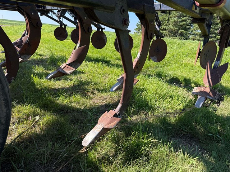 case-ih-730b-ecolo-tiger-disk-ripper,-rear-leveler,-30”-spacing,-2-bearings-are-out-but-2-good-used-image-29