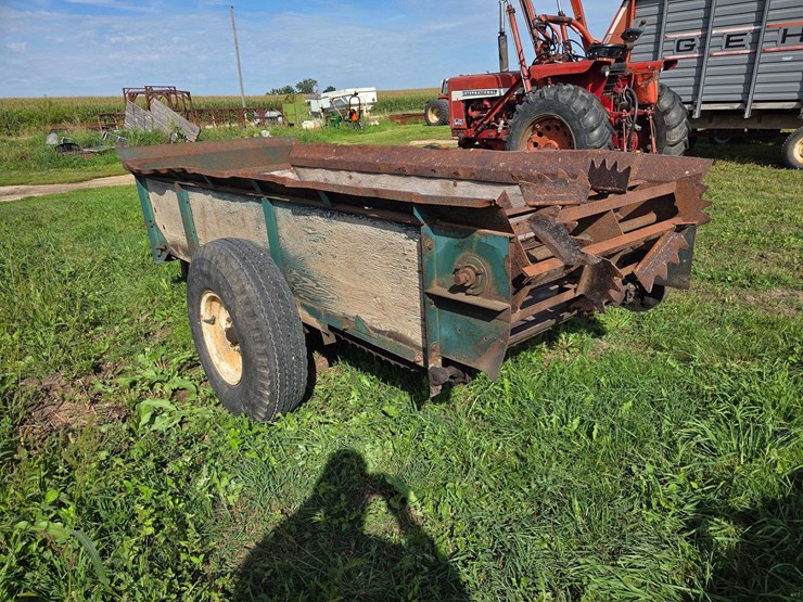 lorenz-10’-x-4’-single-axle-manure-spreader-image-2