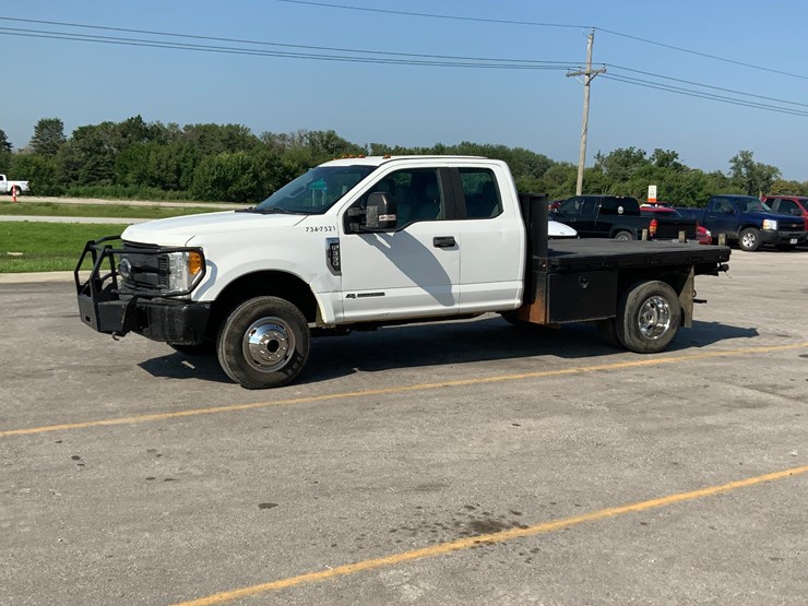 2017-ford-f350-xl-image-2