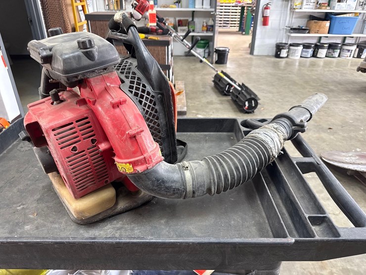 redmax-eb6200-backpack-blower-support-equipment-image-1