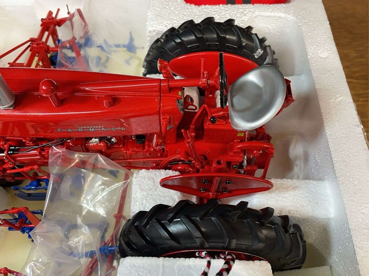 1/16-farmall-400-w/cultivator-50th-anniversary-nib-ertl-image-12