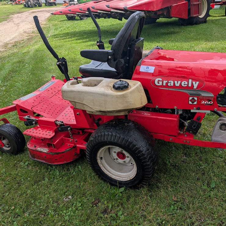 #2999 • Gravely 260 Zero Turn Lawnmower