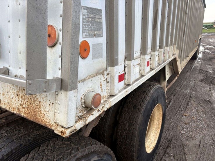 1979-cornhusker-800-40’-hopper-trailer,-66”-sides,-96”-wide,-tandem-axle,-11r24.5-on-steel-budd-rims-image-18