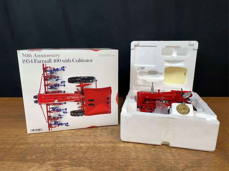 1/16-farmall-400-w/cultivator-50th-anniversary-nib-ertl-image-1