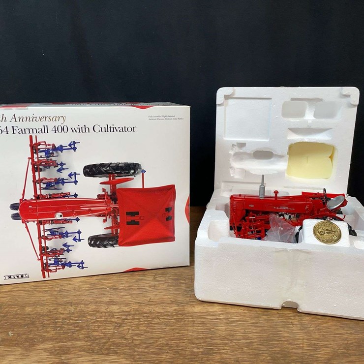1/16 Farmall 400 w/Cultivator 50th Anniversary NIB Ertl