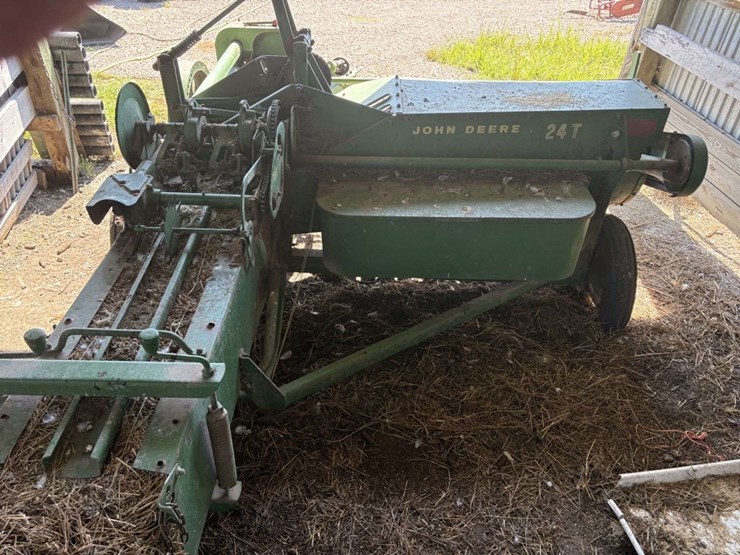 john-deere-24t-image-13