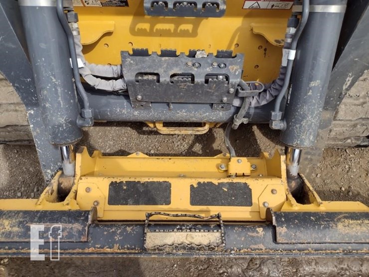 2023-deere-331g-image-14