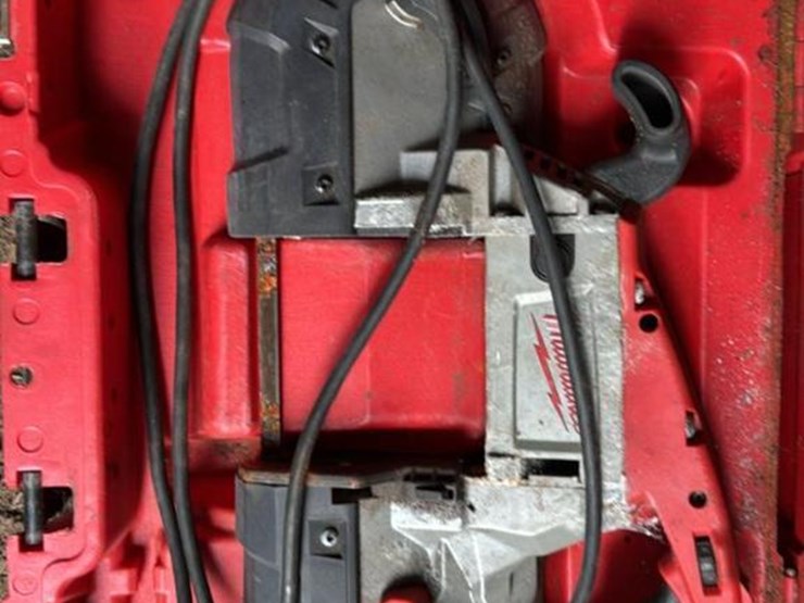 #97-•-milwaukee-portable-electric-bandsaw-image-1