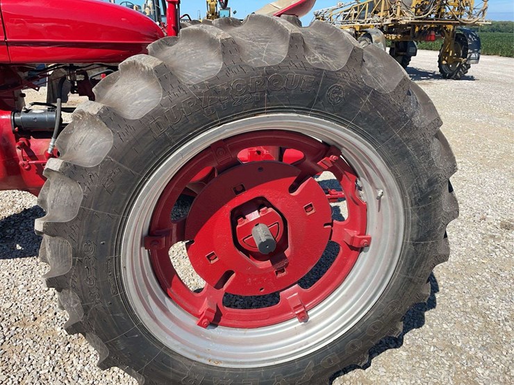 1950-ih-farmall-m-image-14