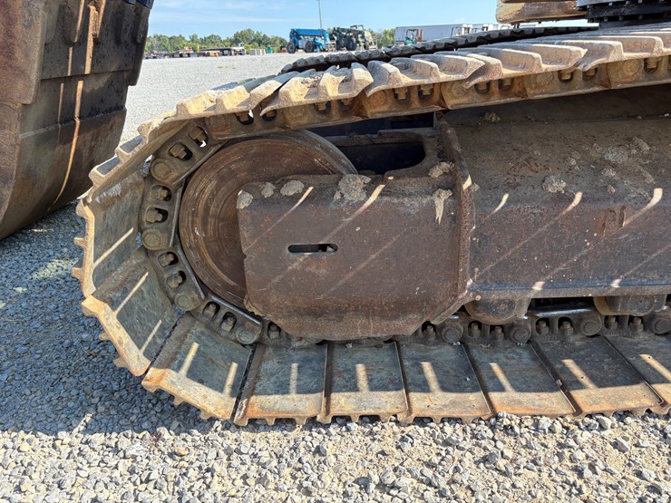 deere-200d-lc-image-8