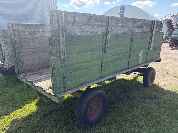 barge-box,-wood,-68”x12’,-31”-sides,-with-sideboards,-on-minnesota-4-wheel-gear,-hoist,-no-endgate-image-4