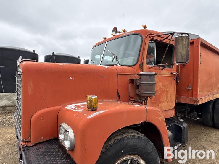 1973-diamond-reo-t/a-grain-truck-image-11